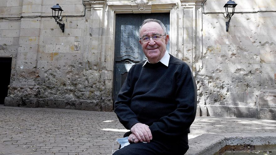 Sant Felip Neri se queda con un solo padre tras 340 años en el centro de Barcelona: "Aquí también han querido hacer un hotel"