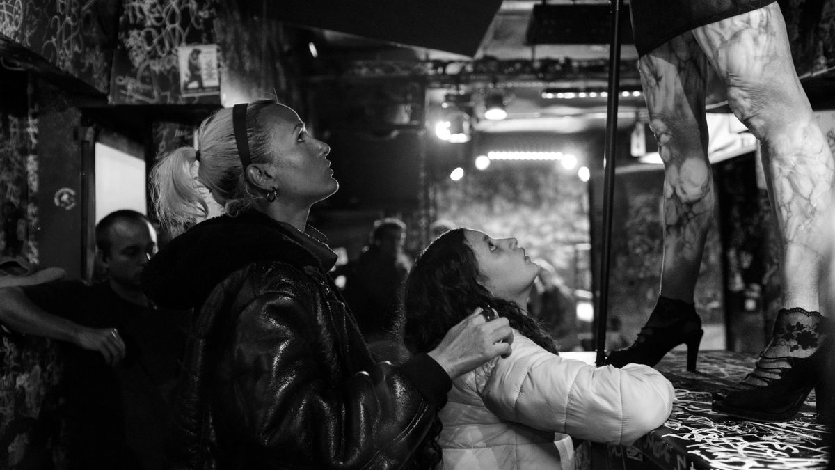 Julia Ducournau no set do filme 