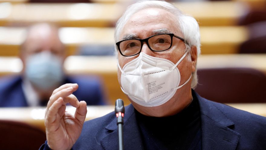 El ministro de Universidades, Manuel Castells, interviene durante el pleno del Senado, este martes en Madrid, donde el presidente del Gobierno, Pedro Sánchez, responde a varias preguntas sobre las cuentas públicas. EFE/ Chema Moya