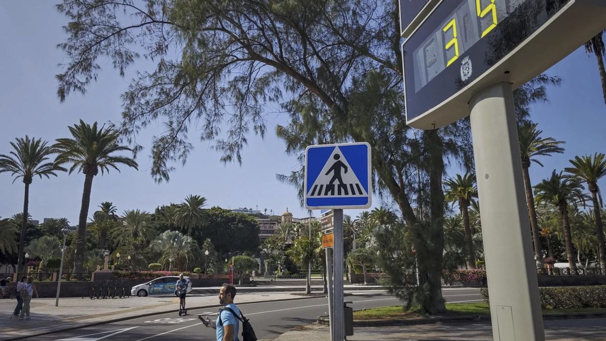 Imagen de archivo de un termómetro que marca 39 grados en Las Palmas de Gran Canaria durante un episodio de ola de calor.