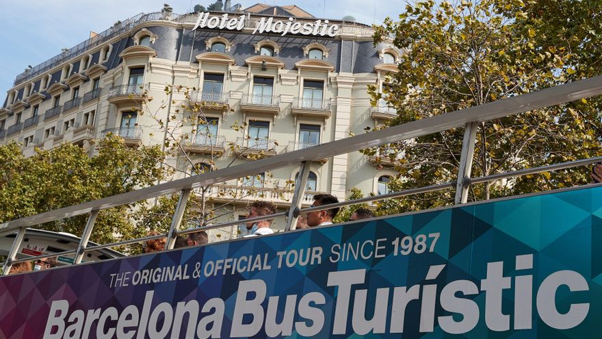 Catalunya impone por primera vez limitaciones en el consumo de agua al turismo