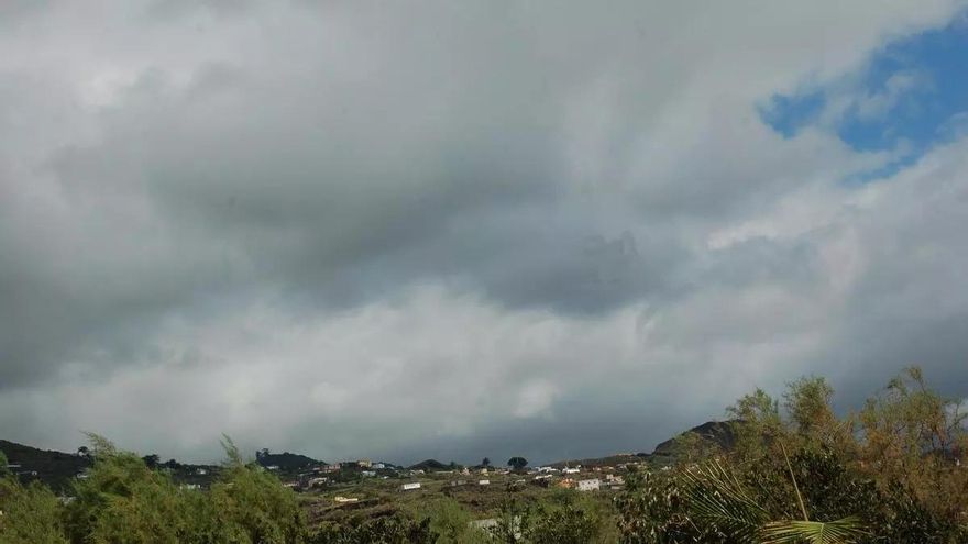 Gran bajada de temperaturas, llueve en el norte y este extremeños con alerta amarilla, pero el lunes 40 grados