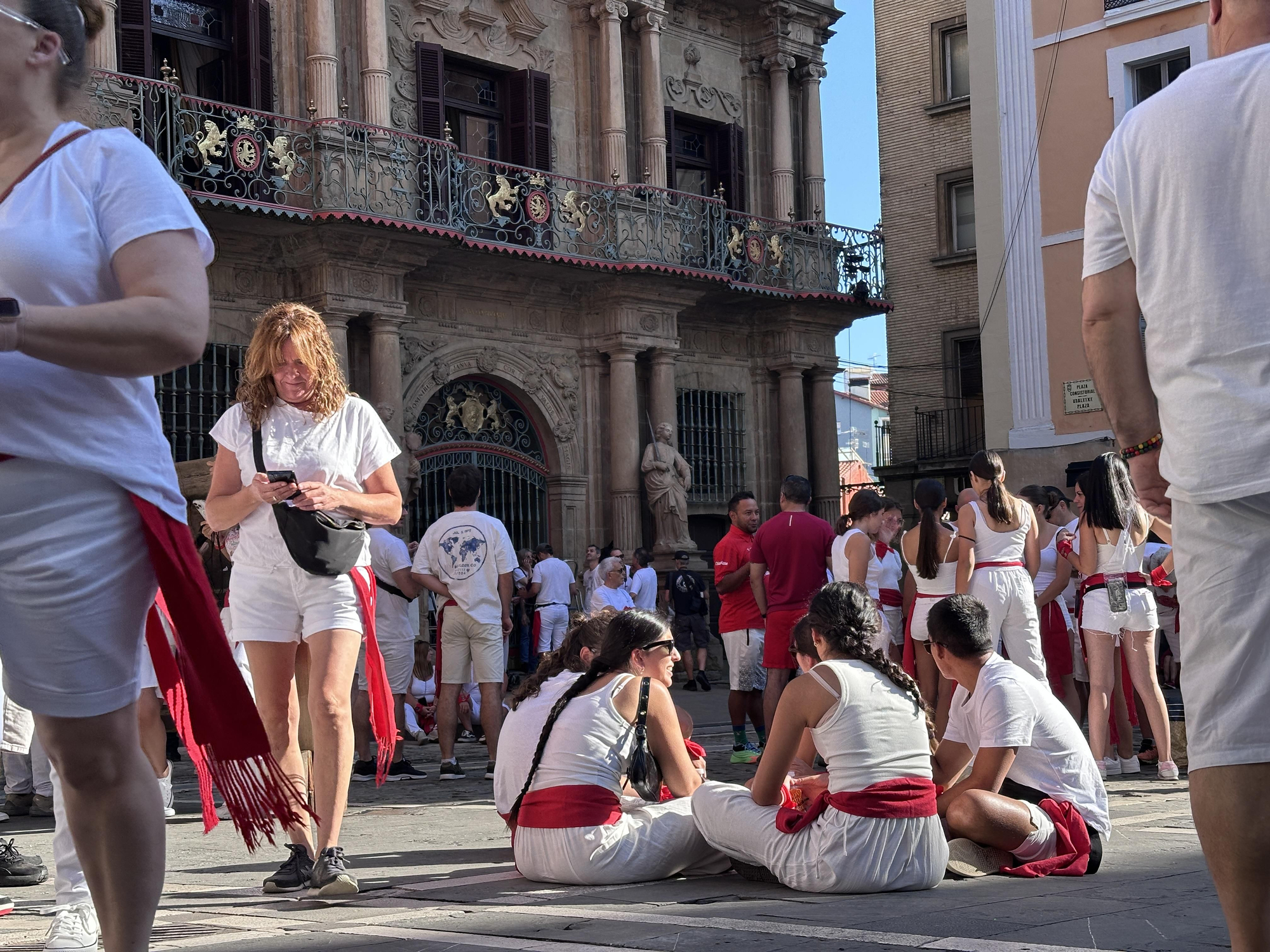 Cuadrillas esperando el chupinazo en 2026