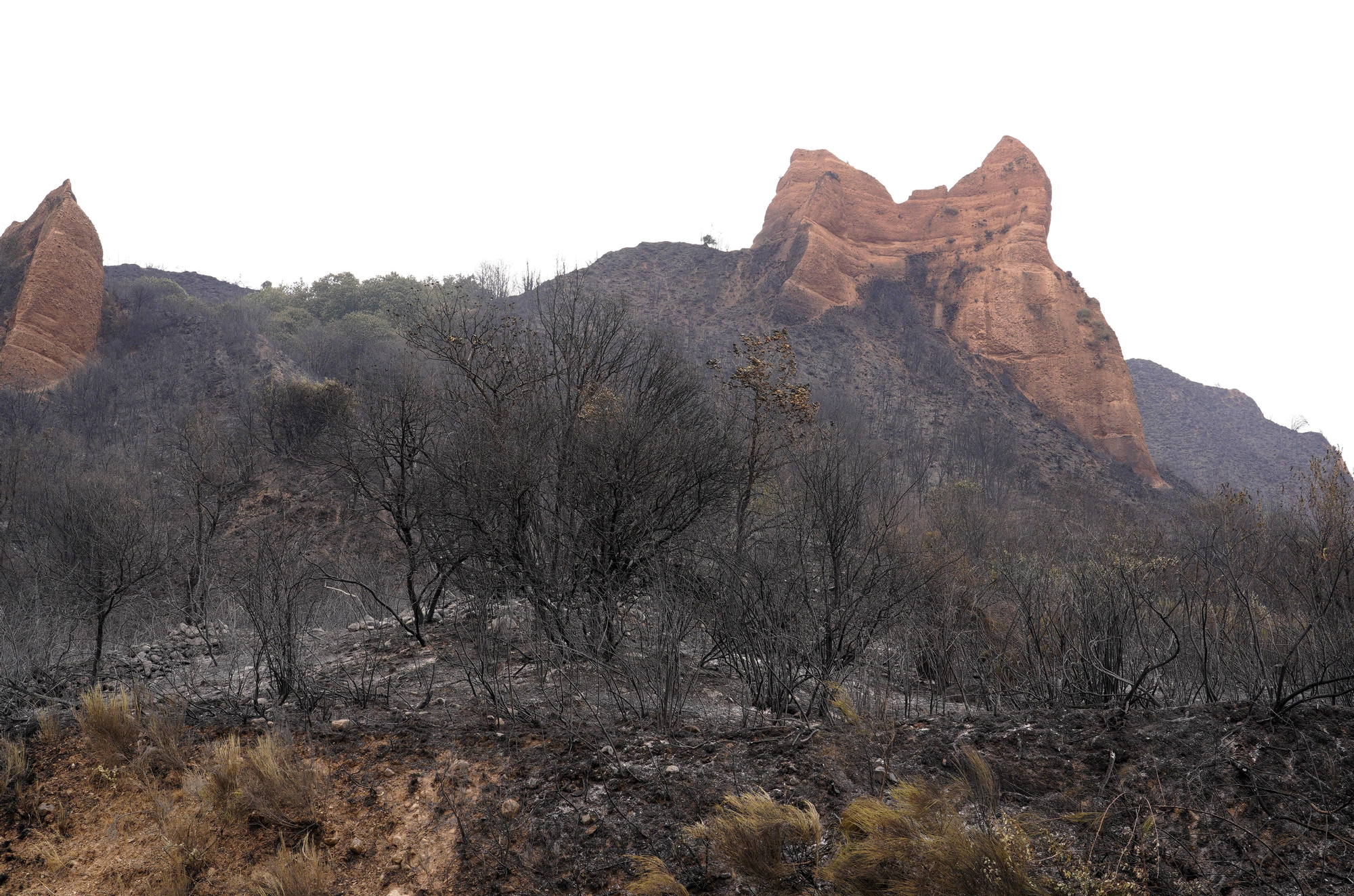 Las Médulas y sus pueblos enseñan los rescolgos de su tragedia, en imágenes