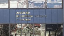 Los vehículos analizados por Industria superan los límites de emisiones en conducción real