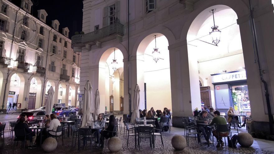 Italia se prepara para nuevas limitaciones con las que contener el avance de un coronavirus disparado en los últimos días, con 11.000 nuevos contagios el sábado, y se espera que sean anunciadas hoy por el primer ministro, Giuseppe Conte.