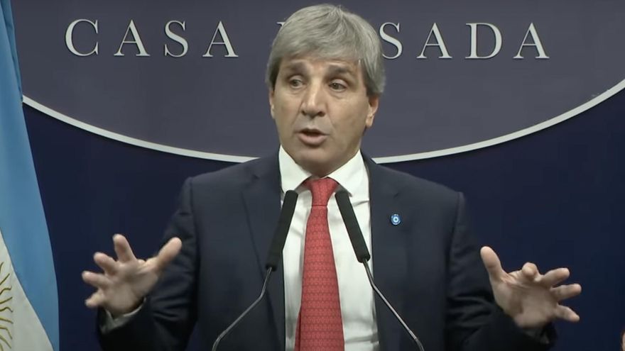 Caputo negó que se trate de un blanqueo y se quejó por una pregunta sobre su patrimonio