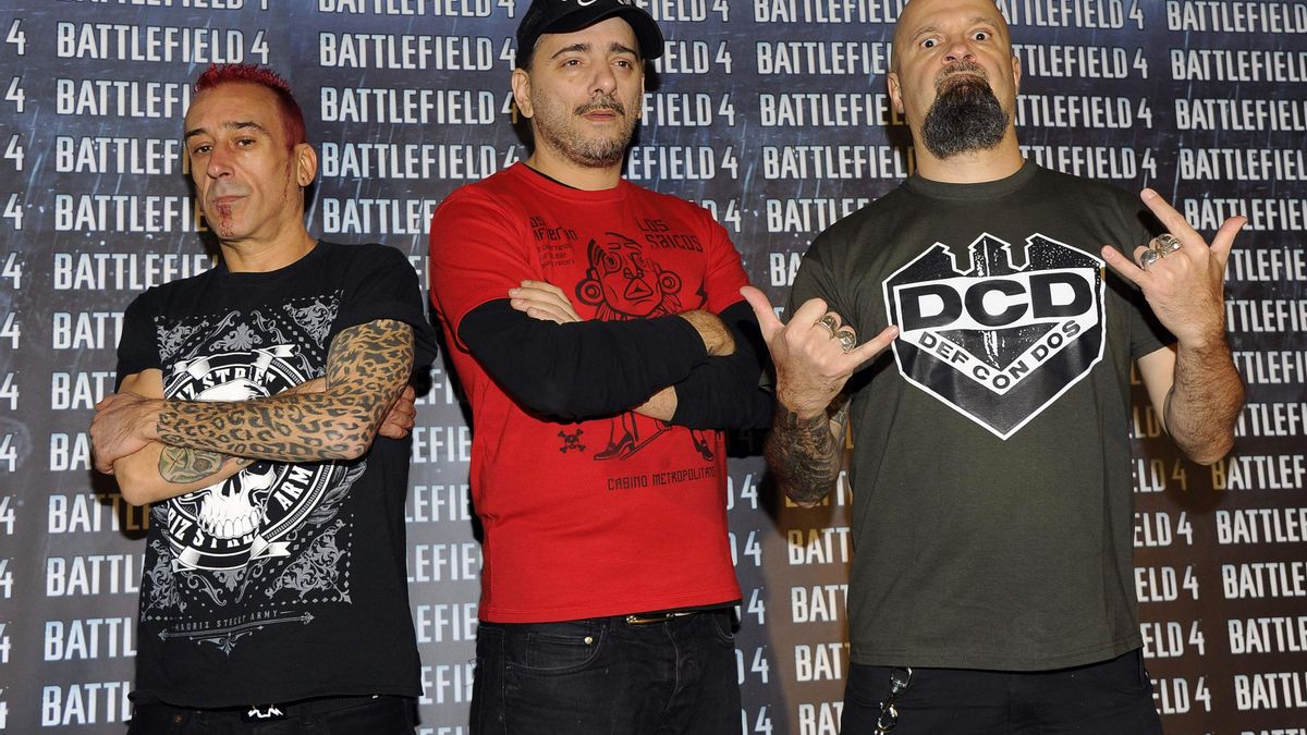 César Strawberry, a la derecha de la imagen, junto a otros miembros de Def con dos / GTRES