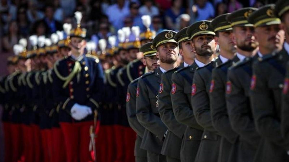 Los Oficiales de Amazon: la Academia General Militar visita la multinacional tecnológica en Zaragoza