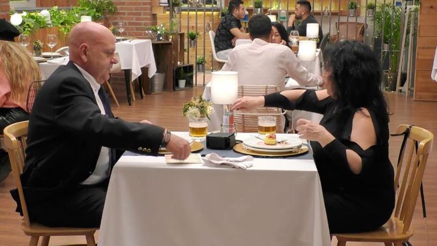 Un soltero de 'First Dates' obliga a su cita a pagar la cuenta por ser feminista: "¿No queréis igualdad?"