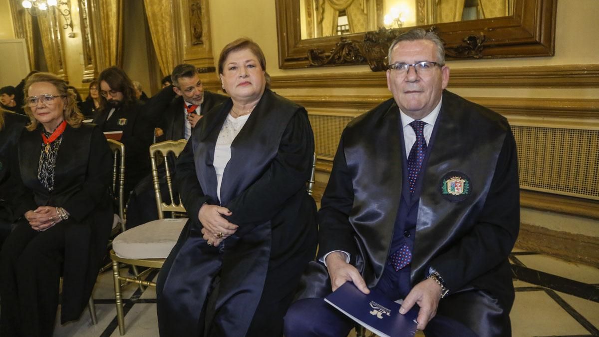 Imposición de las Medallas al Mérito en el Servicio de la Abogacía a María Victoria García de la Cruz y Pineda de las Infantas y José María Sánchez Aroca