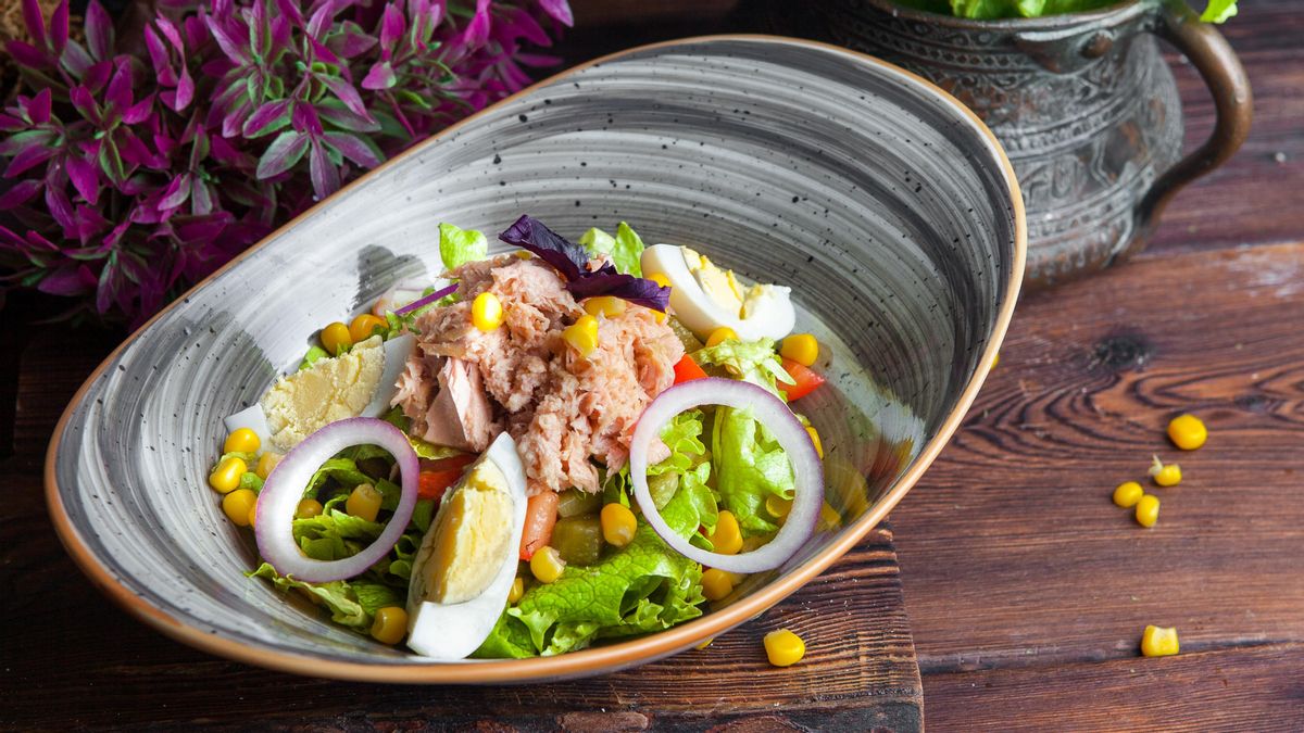 Seis formas ligeras, rápidas y fáciles de añadir proteína a tus ensaladas de verano