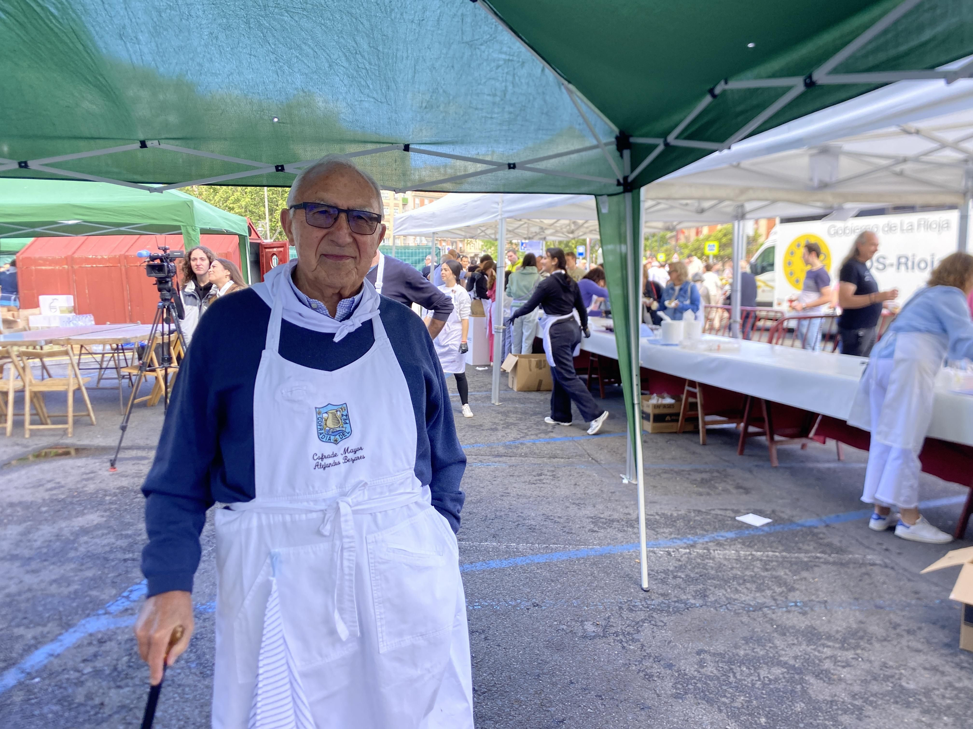 Reparto del pan, el pez y el vino por San Bernabé en Logroño