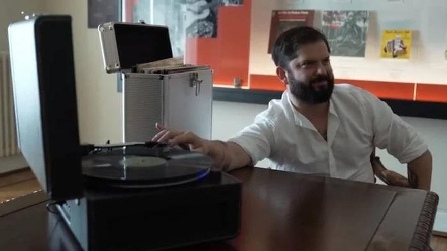 La primera noche de Boric en Buenos Aires: el regalo de Fernández y un paseo por Palermo