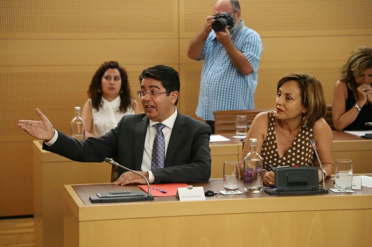 Pleno extraordinario en el Cabildo de Tenerife