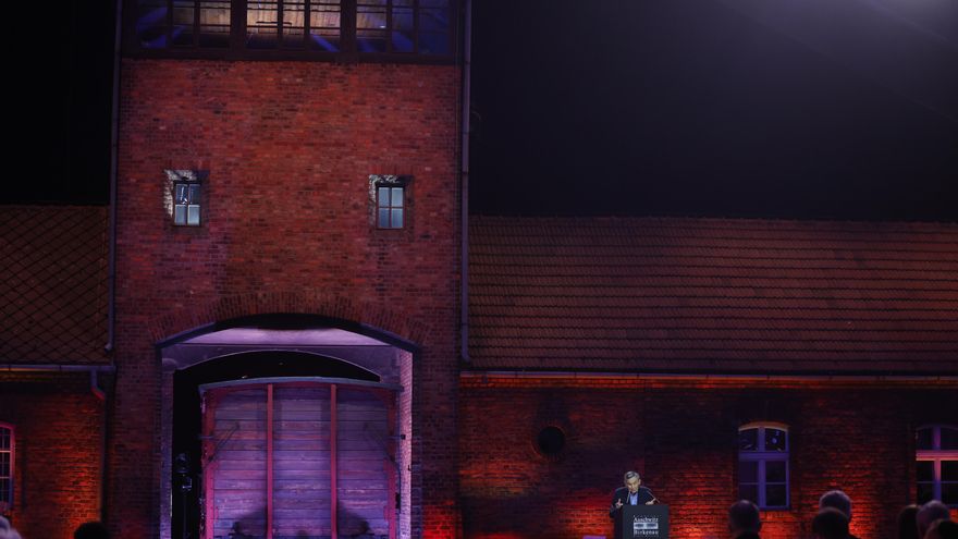 Los supervivientes de Auschwitz vuelven al horror 80 años después de la liberación del campo nazi: "El odio acaba en baños de sangre"