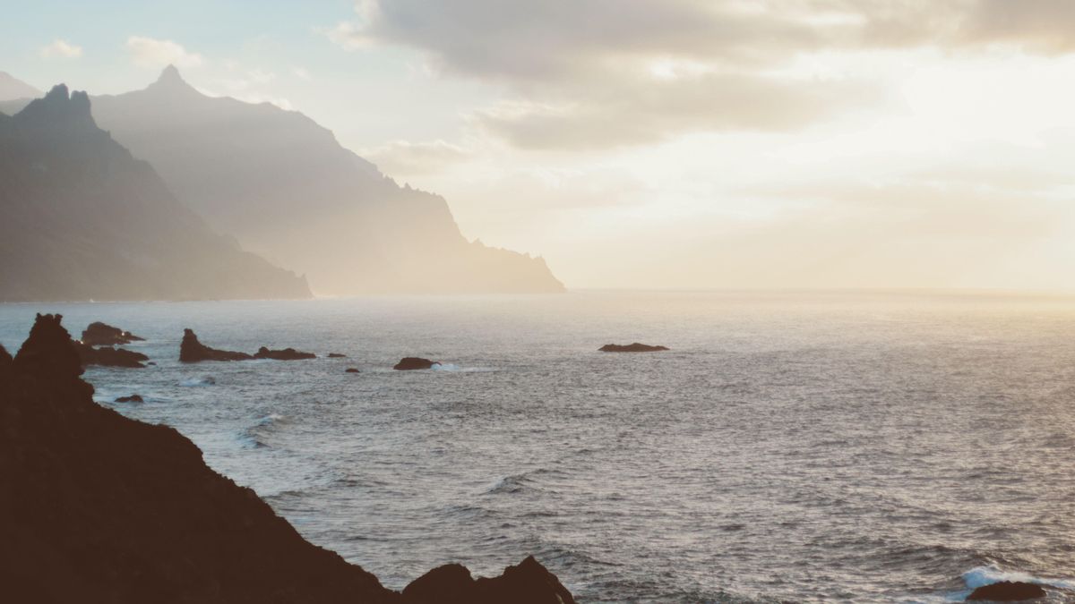El calor y la calima no dan tregua en Canarias: hasta 30 grados este martes