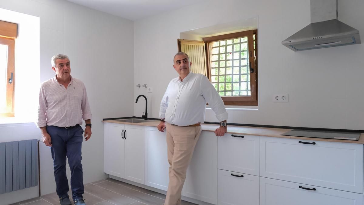 El Gobierno de Cantabria financia la rehabilitación de un local de Polaciones como vivienda pública para maestros