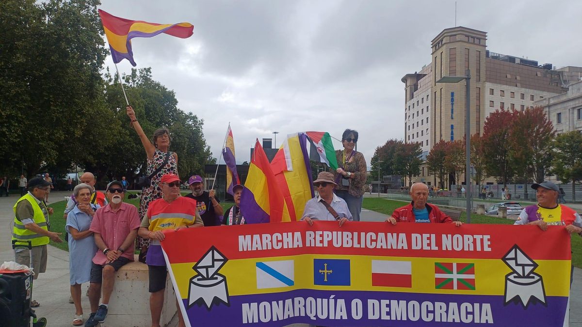 Protestas ante la presencia del rey Felipe en Santander.