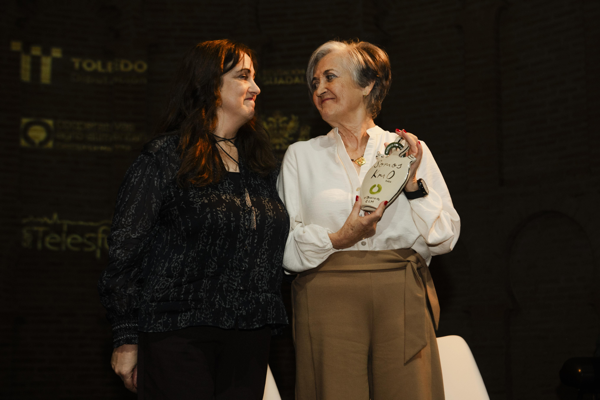 Carmen Bachiller con María Ángeles Gómez, viuda de Jesús Fuentes Lázaro