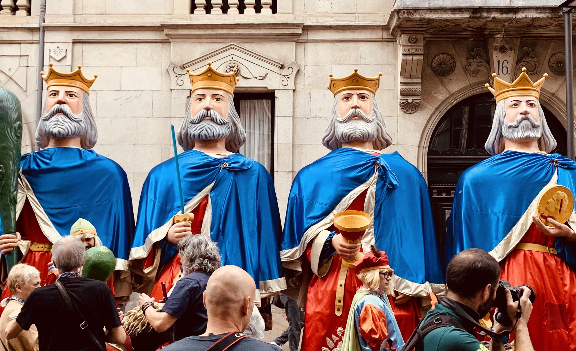 La comparsa, preparada para salir el 5 de agosto de 2022