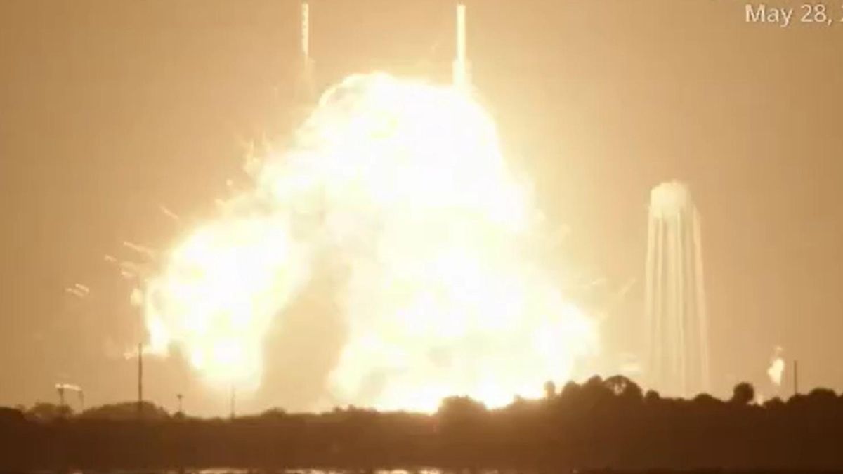 Momento de la explosión del cohete de Blue Origin