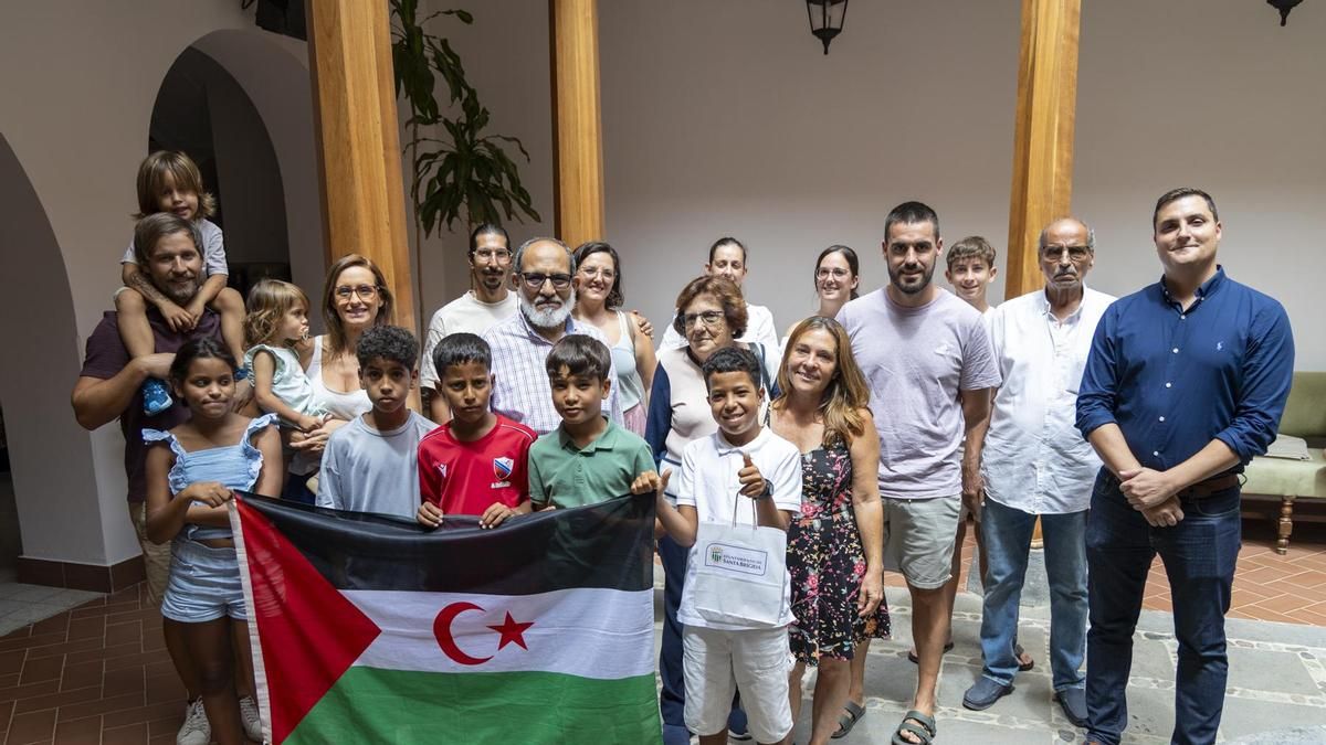 Santa Brígida recibe a los niños saharauis de vacaciones en el municipio