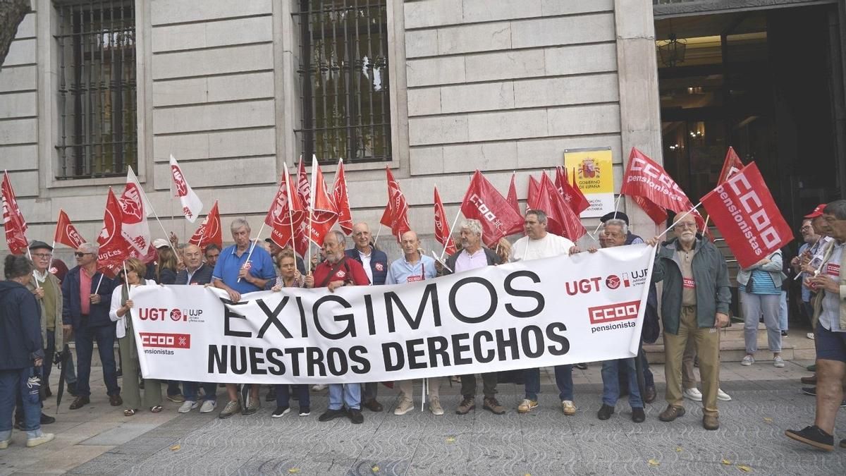Los sindicatos conmemoran en Cantabria un Día de las Personas Mayores marcado por el desahucio de Maricarmen