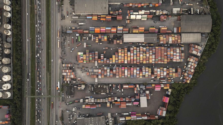 Entran en vigor los nuevos aranceles de Trump y arrecia la guerra comercial con sus socios