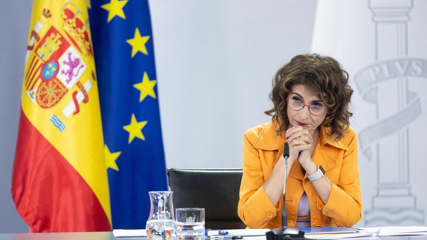 La Autoridad fiscal pide que se activen "medidas preventivas" por gasto excesivo en las Comunidades