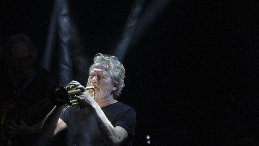 Las atmósferas eléctricas del trompetista noruego Nils Petter Molvær retumban en el Jazzaldia de Donostia