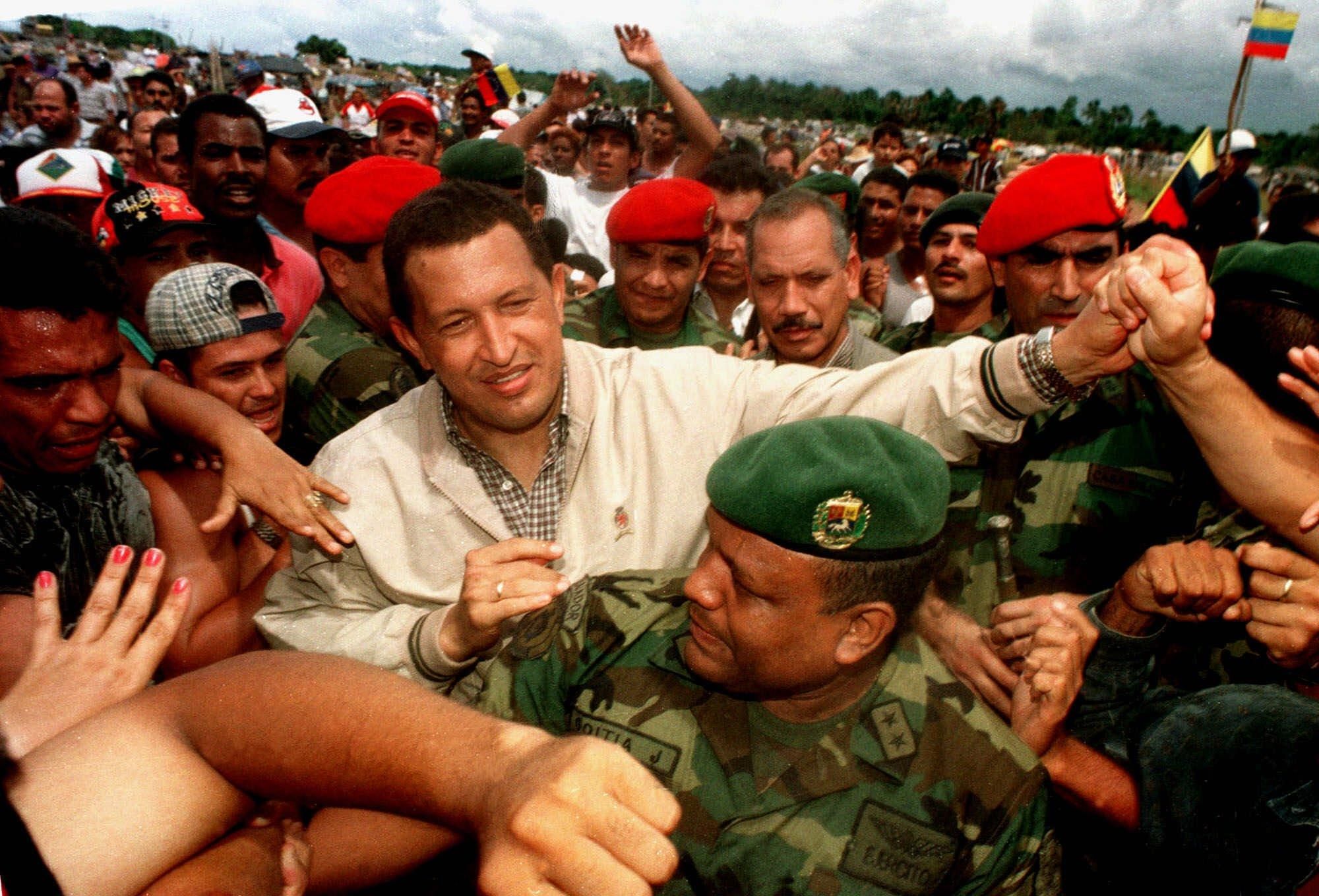 Hugo Chávez en Maturin, en el estado venezolano de Monagas (12 de marzo de 1999) / AP Photo | Emilio Fuentes