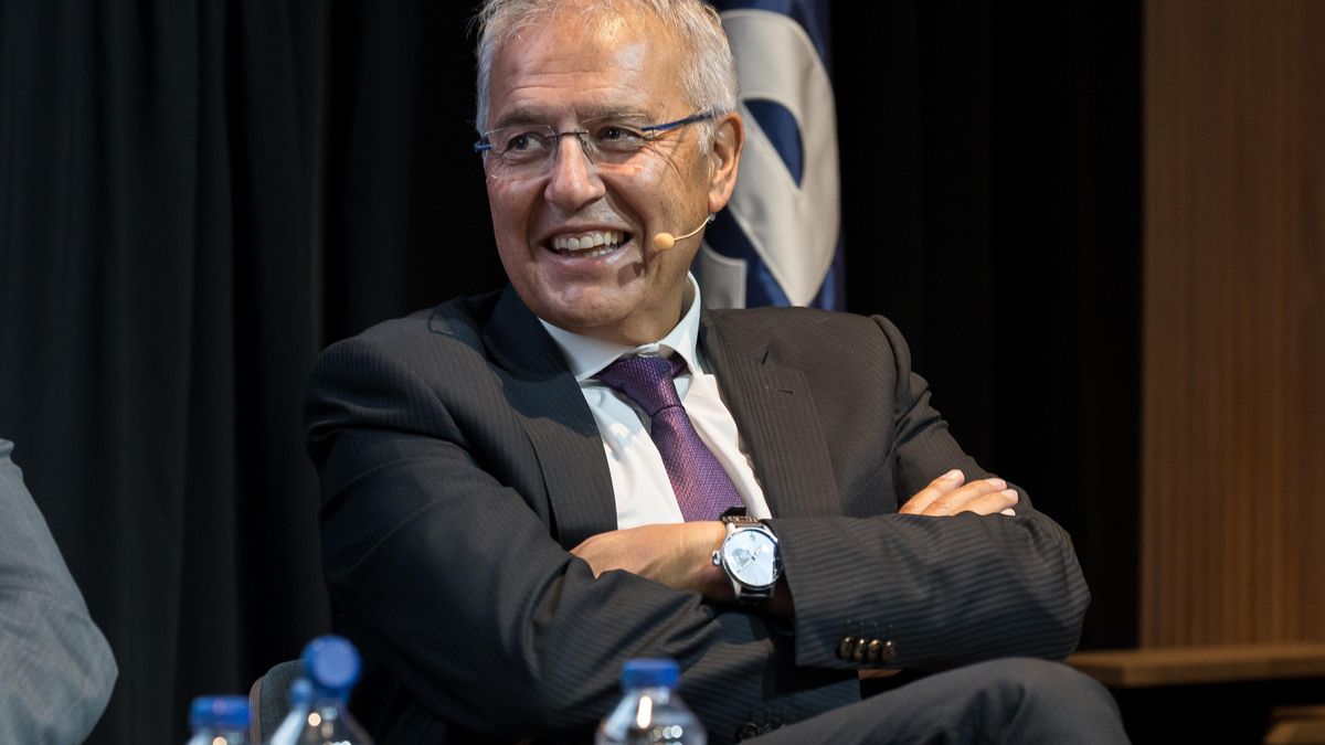 Indra cierra la compra del 89,68% de Hispasat y asciende al CEO del operador de satélites como director de Indra Space