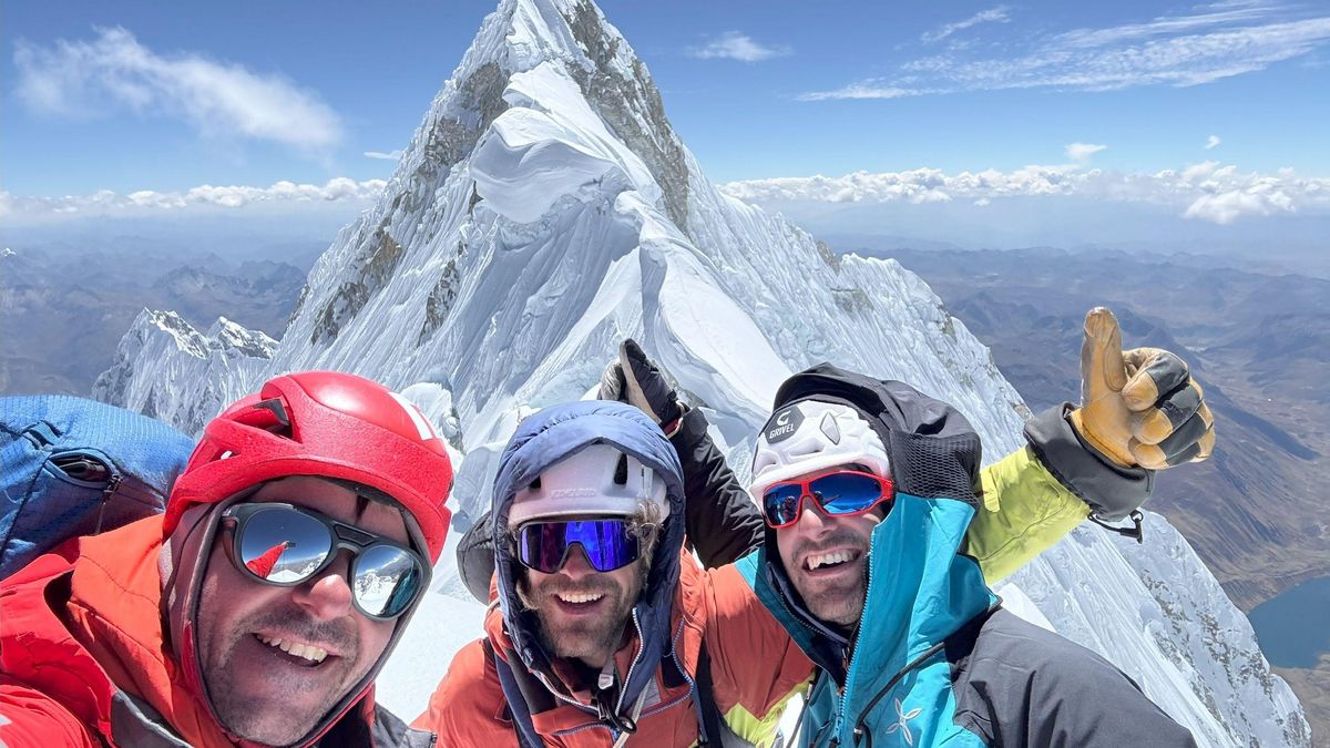 Marc Toralles, Rubén Sanmartín y Bru Busom abren una nueva ruta en la cara este del Yerupajá