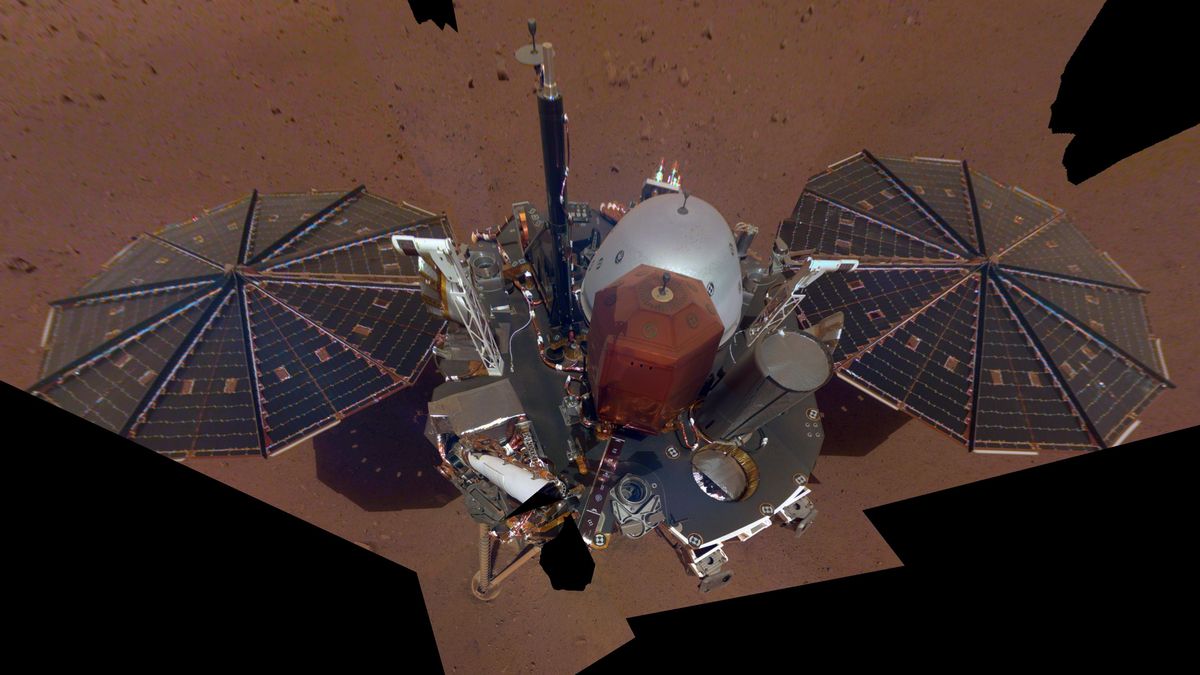 Imagen del primer selfie completo de la sonda Insight de la Nasa en Marte