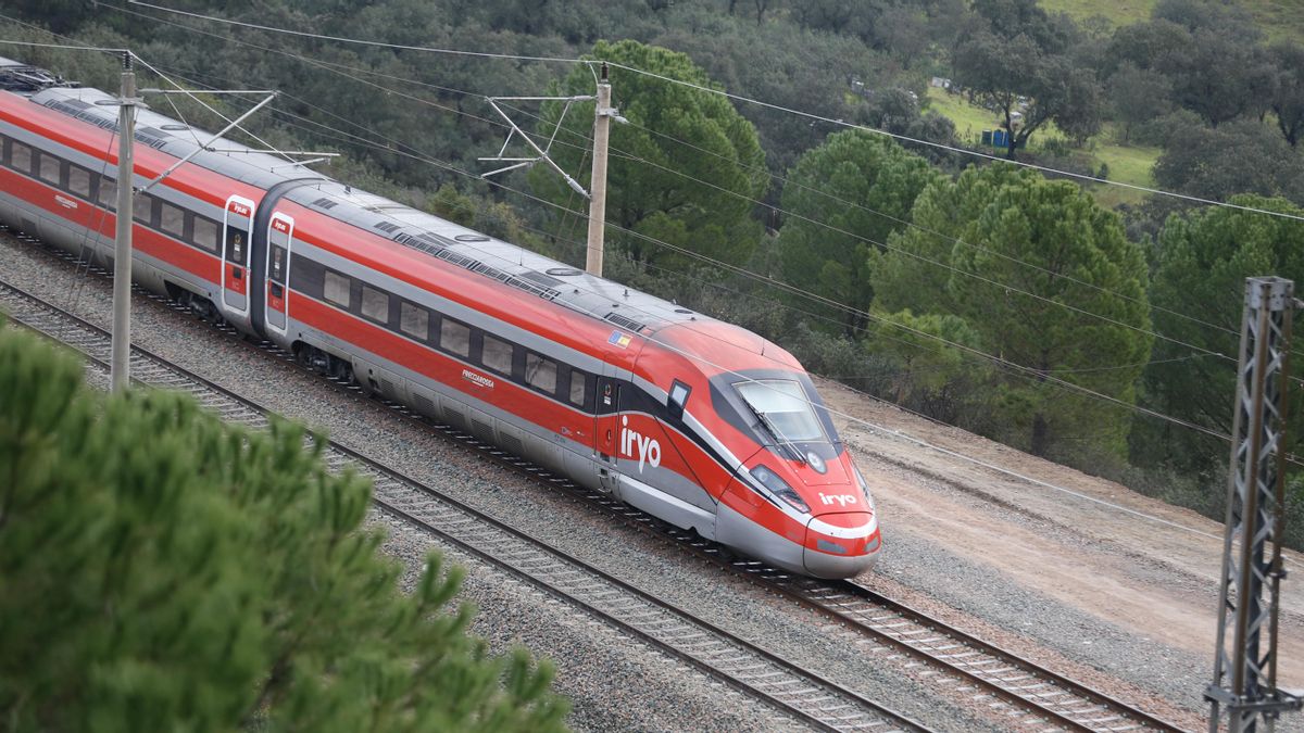 Un tren Iryo circula por el lugar del accidente