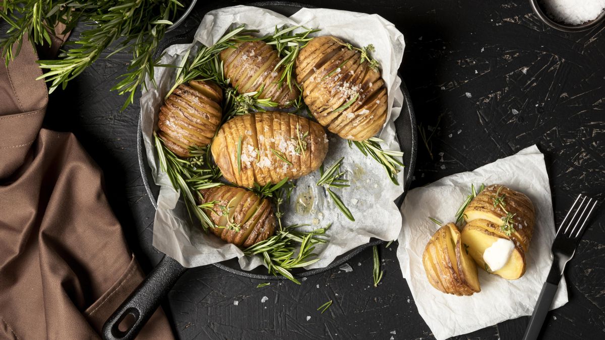 Patatas Hasselback: todos los trucos para conseguir esta forma fácil y vistosa de prepararlas