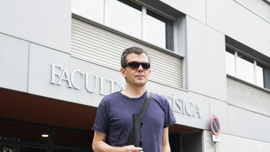 Un investigador ciego abandona la Universitat de Barcelona porque no le dejan dar clases: “Me siento discriminado”
