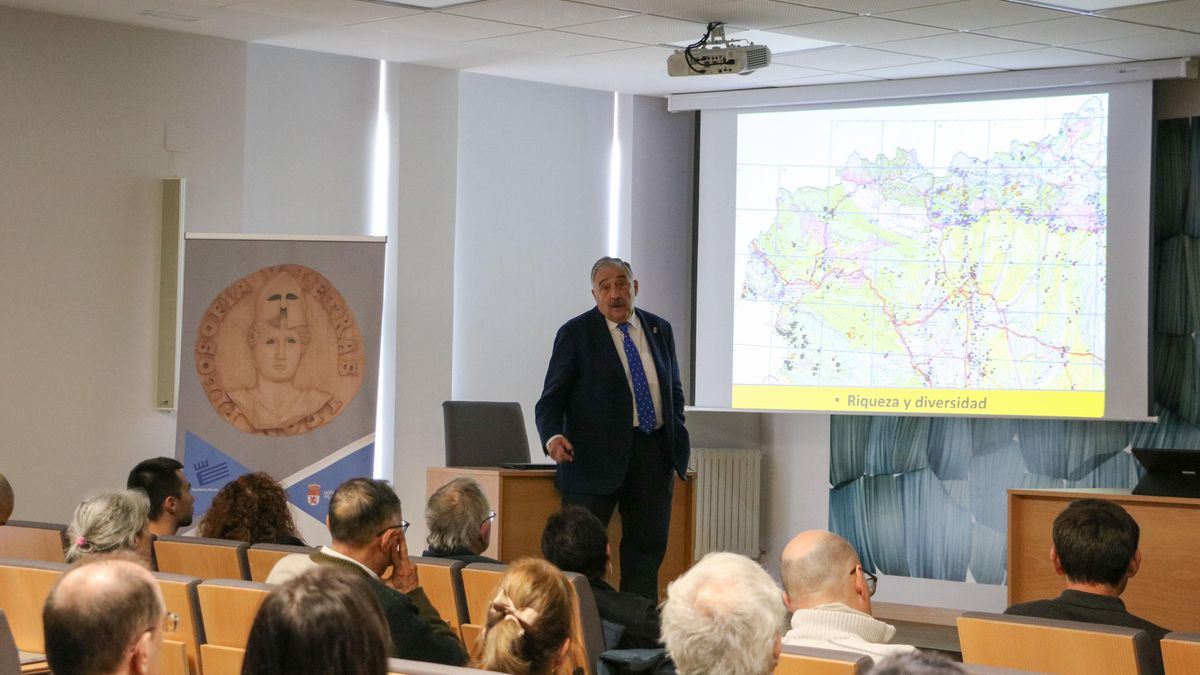 El catedrático emérito de Geografía Física de la ULE y geógrafo José María Redondo Vega.