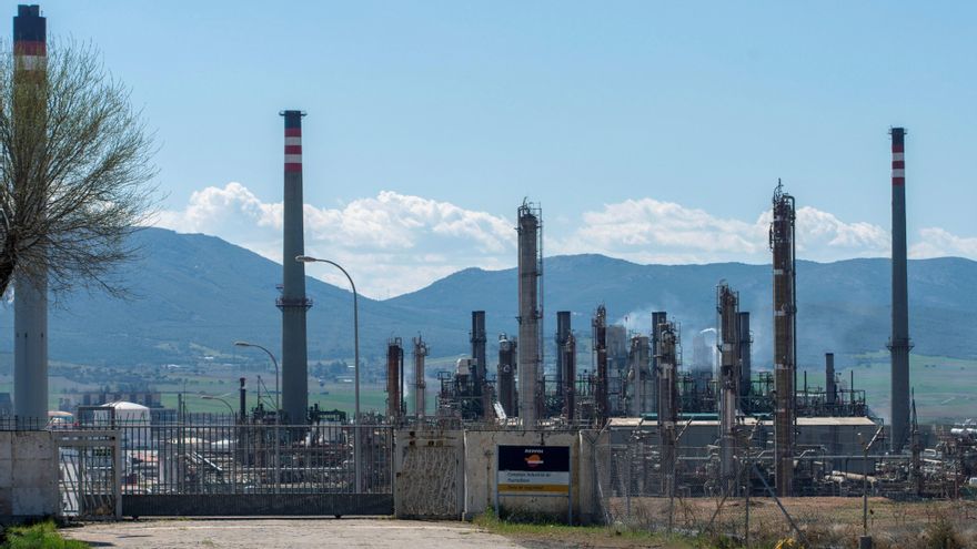 Repsol inicia un ERTE en su refinería de Puertollano que los sindicatos consideran un "disparate injustificado"