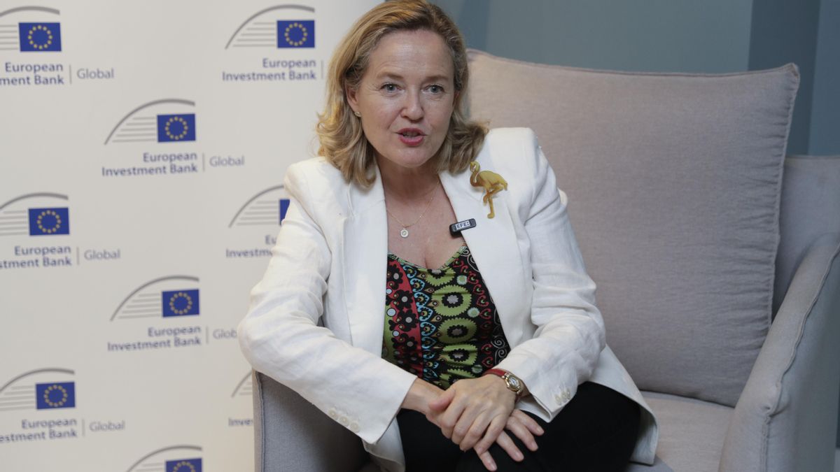 Hablar de más y por los demás