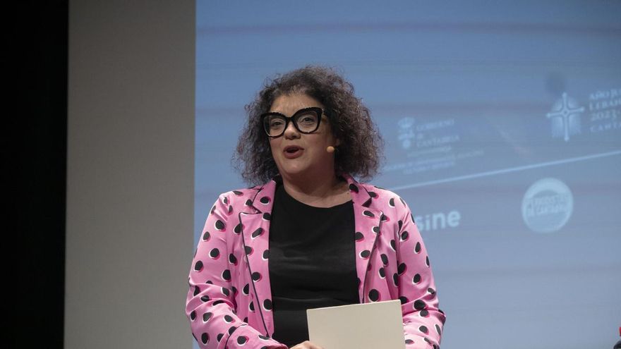 La decana del Colegio de Periodistas de Cantabria, Olga Agüero, moderó el debate.