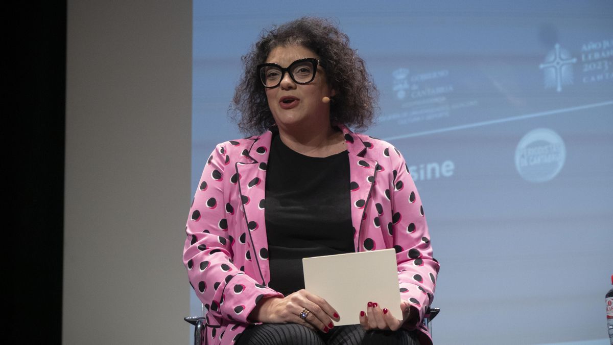 La decana del Colegio de Periodistas de Cantabria, Olga Agüero, modera uno de los debates de las II Jornadas de Periodismo de elDiario.es Cantabria.