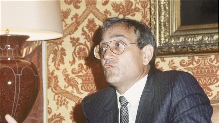 El escritor y académico francés Max Gallo anuncia que sufre de Parkinson