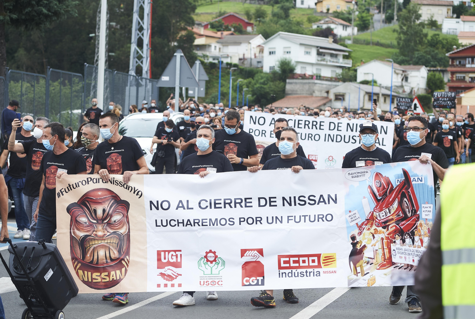 Protesta de los trabajadores de Nissan en la fábrica de Los Corrales de Buelna. | JUANMA SERRANO