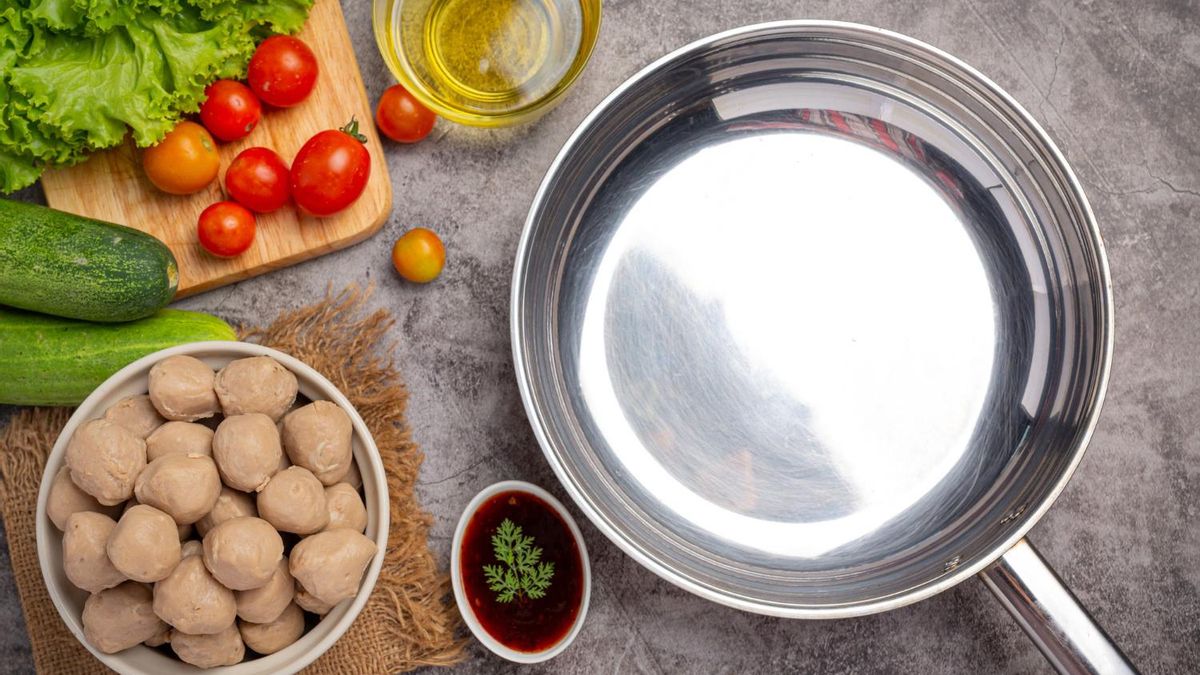 Ligeras, duraderas y sin recubrimiento: qué debes tener en cuenta antes de comprar una sartén de acero inoxidable