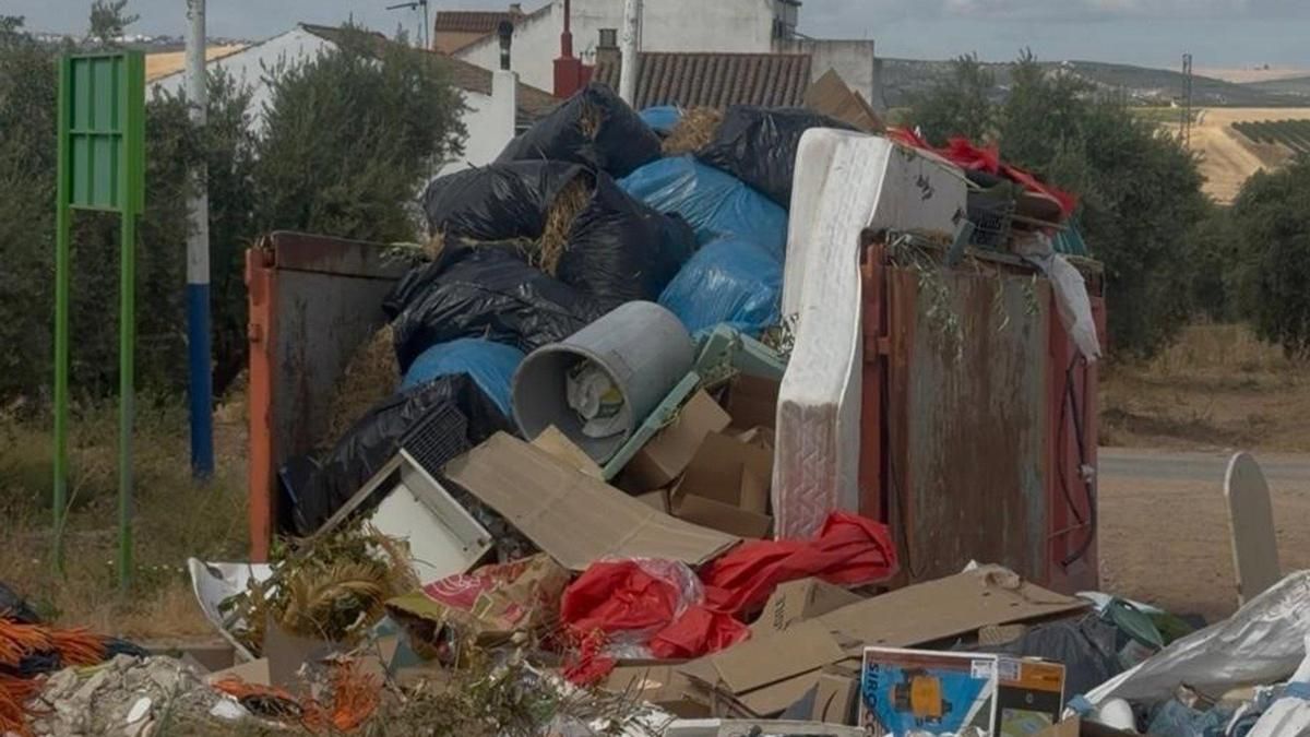Hacemos exige al alcalde que "ponga fin al abandono" de la barriada de Santa Cruz