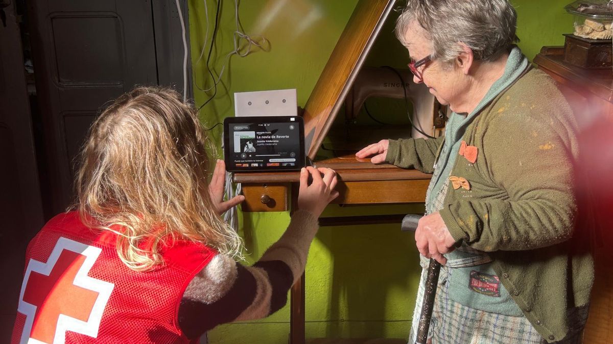 Voces en Red de Cruz Roja acompaña a 300 personas mayores en La Rioja