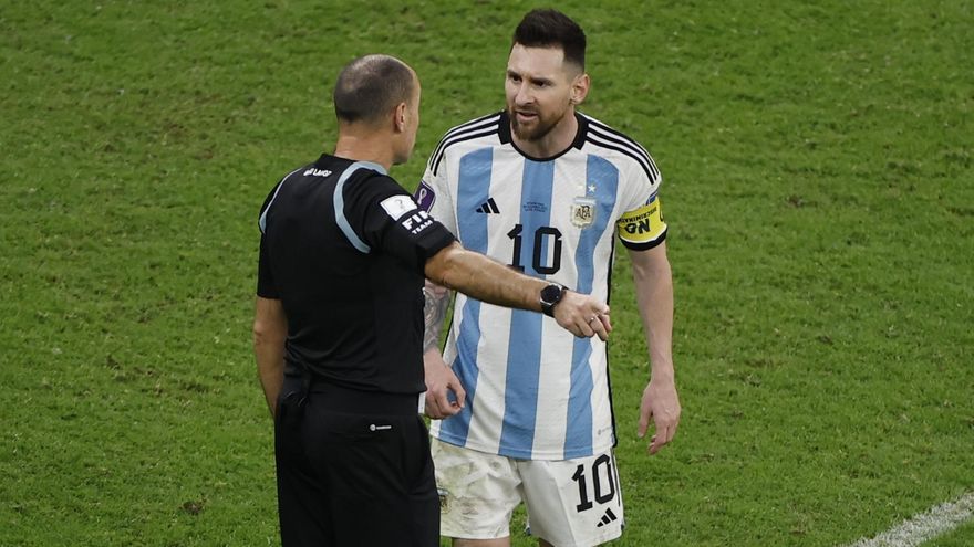 "¿Qué mirás, bobo?": el enojo de Messi con un jugador de Países Bajos