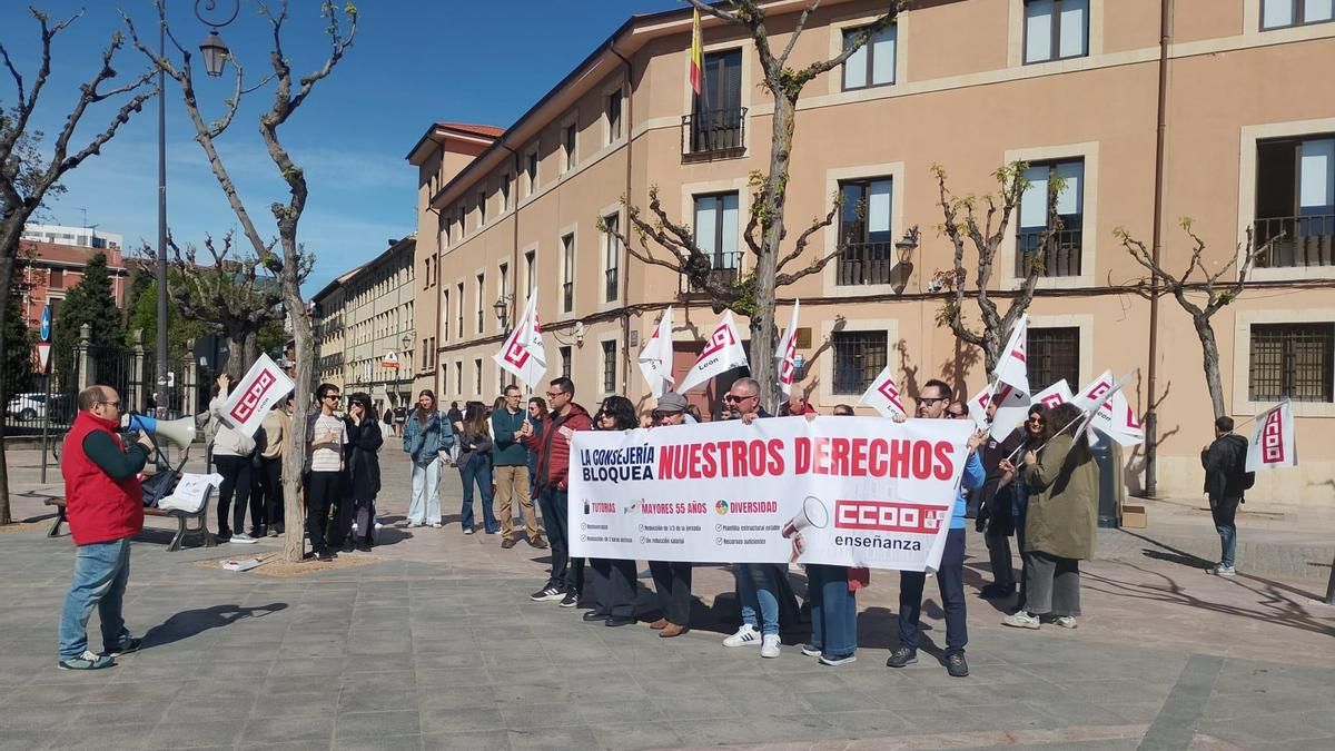 UGT y CCOO denuncian por separado el bloqueo de Educación en la negociación de mejoras para el profesorado